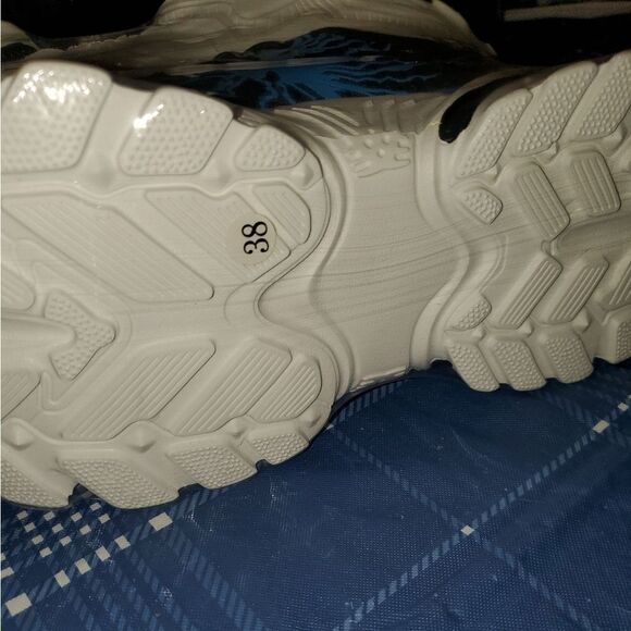 Young men's/ boy's size 5.5 shoes by Bronax. New - Picture 8 of 13